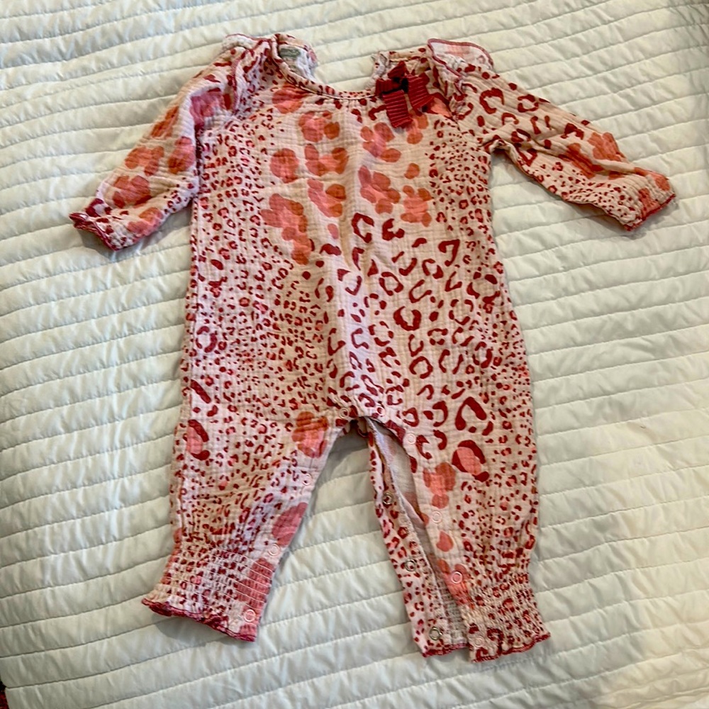 🎀darling🎀 Mudpie cheetah print onesie 6-9m